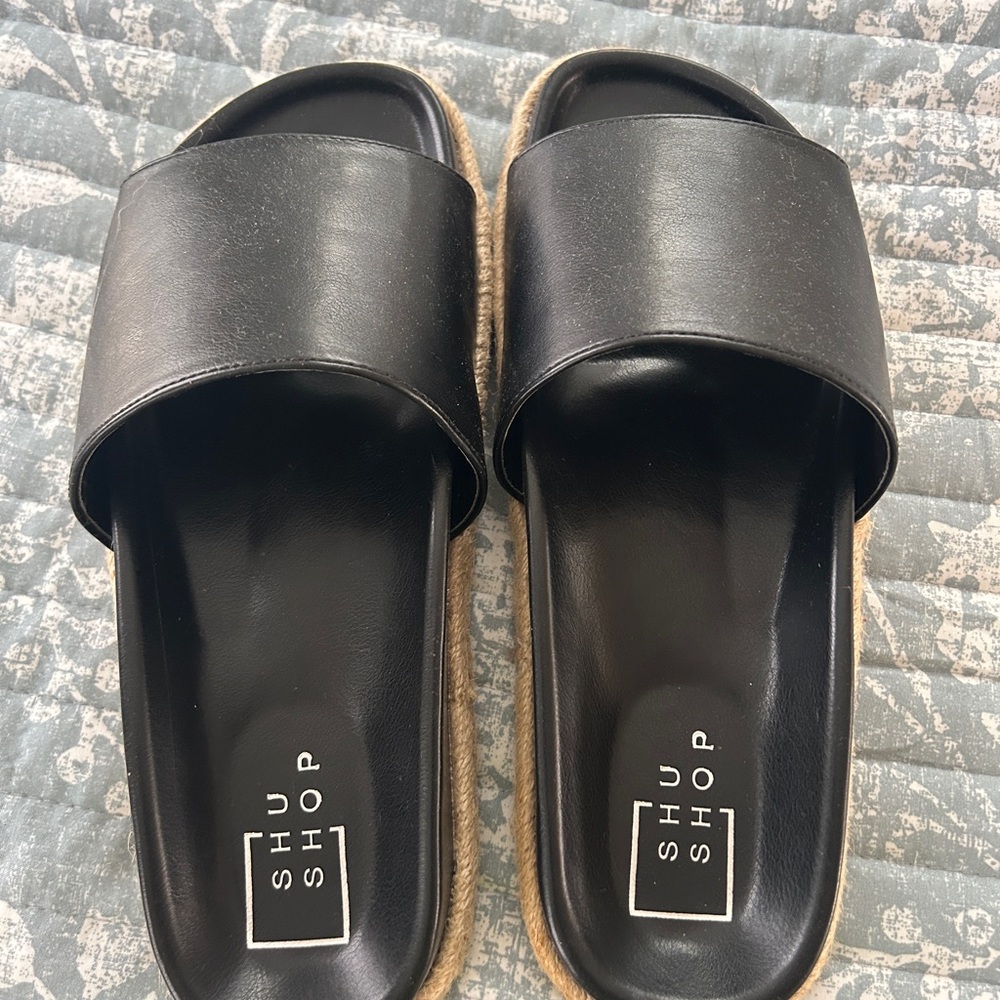 NWOT BLACK SLIDE SANDAL